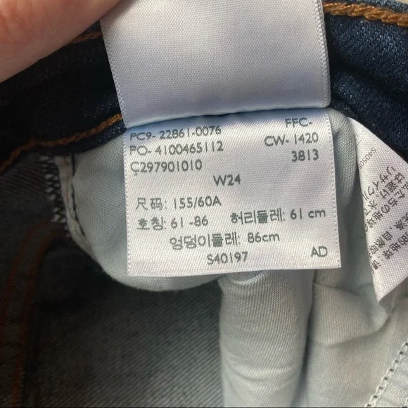 NWOT Levi’s Wedgie Jeans Dark Wash - Picture 10 of 10